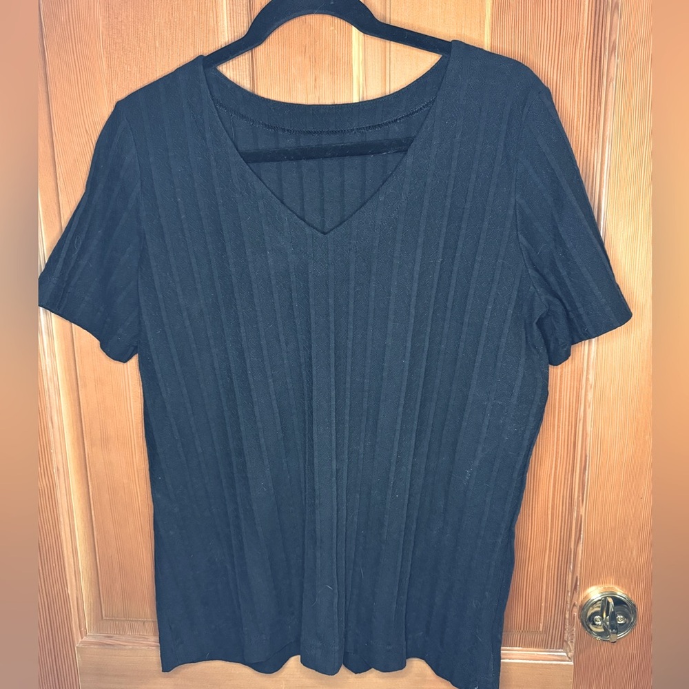 Weekenders Black V Tee with ribbing-M